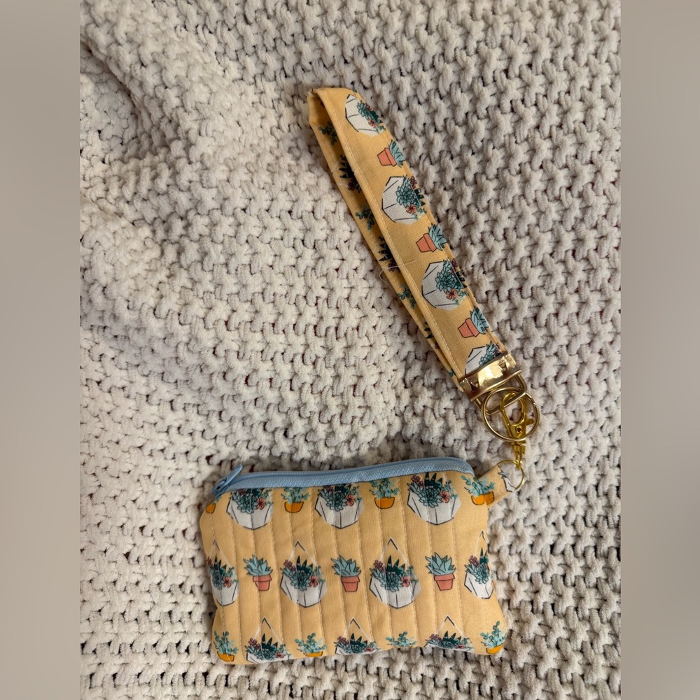 Potted Plants Wristlet💚🌱